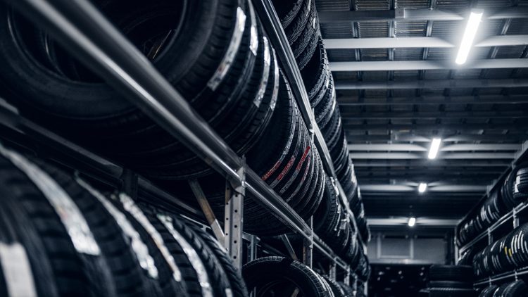 dark-storage-full-big-variety-new-tyres-busy-warehouse (4)