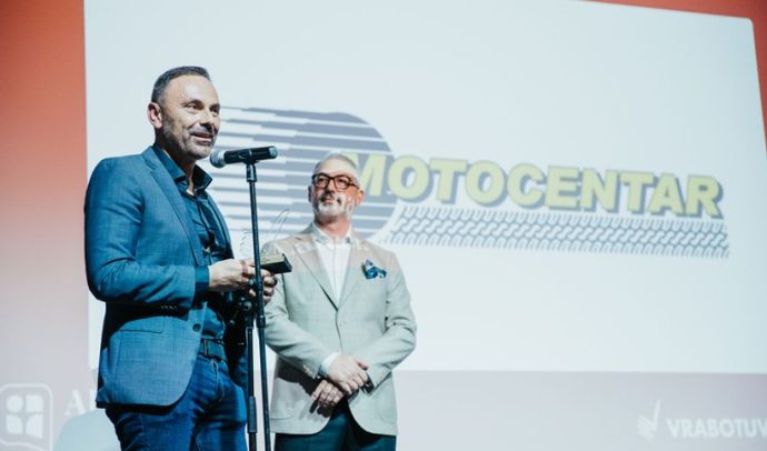 b14071b6d-crop-820x0x100